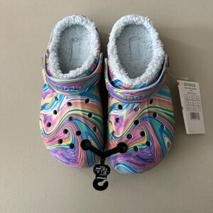 NWT CROCS Baya LINED Tie Dye Printed Clogs Blue Multi W7 M5 Light Blue LINING